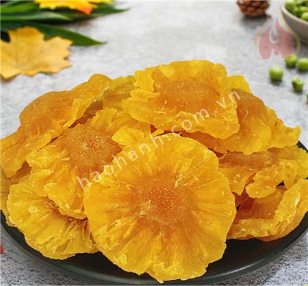SOFT DRIED PINEAPPLE WITH CHILI SALT